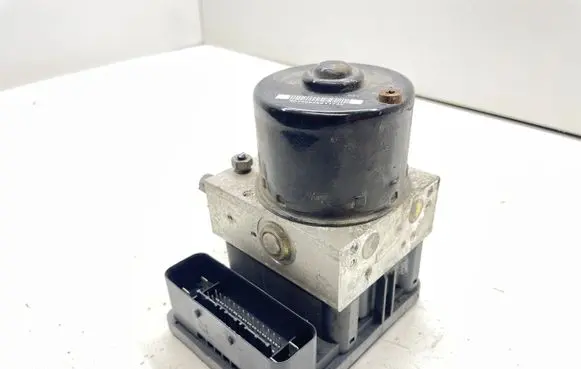 Volvo V50 ABS Pump 30672506A 4N512C405EB