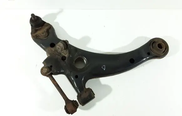 Toyota Avensis T220 Front lower control arm/wishbone