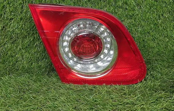 Tailgate rear/tail lights