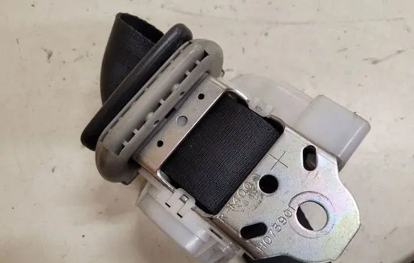 Toyota Corolla Verso AR10 Rear seatbelt 7L2550 236527