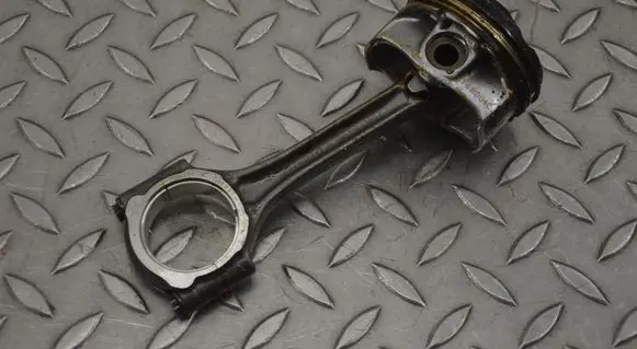Peugeot 208 II Piston 9807260380