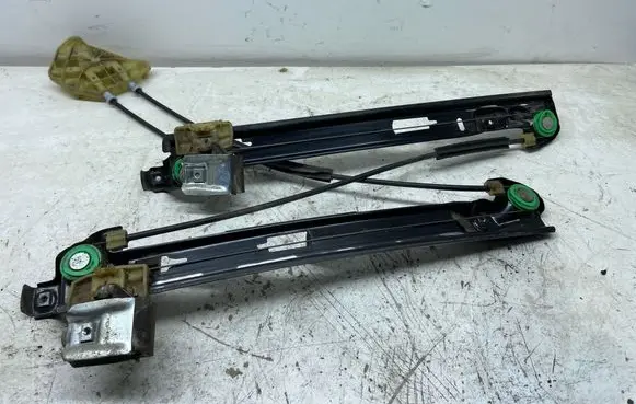 Seat Leon (1P) Front door electric window regulator 