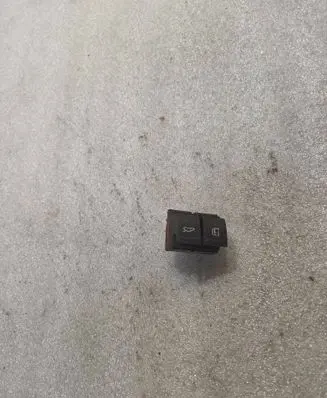Tailgate opening switch