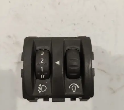 Renault Megane II Headlight level height control switch 8200121805B