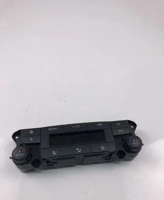 Toyota Avensis T250 Climate control unit BM2T18C612AD