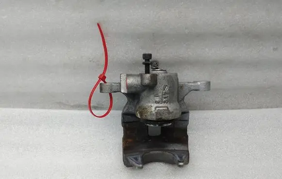 Volvo XC40 Rear brake caliper 31471179