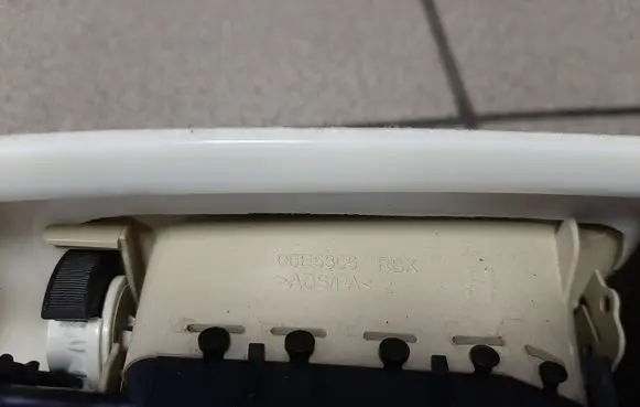 Volvo V70 (B) pillar trim (top) 06E5365