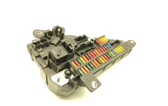 BMW 5 E60 E61 Fuse module 6906619