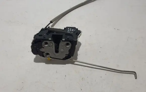 MG ZS Front door lock 10845781