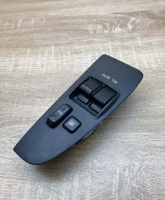 Toyota Avensis T250 Electric window control switch 8482005110 37171A263B05