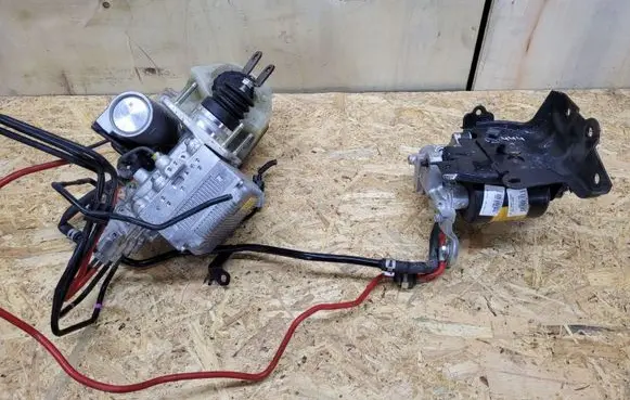 Toyota Prius (XW30) ABS Pump 47270-47030