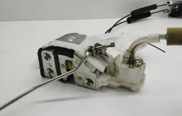 Honda CR-V Front door lock 72111SWAE1RHFR