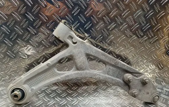 Citroen DS7 Crossback Front lower control arm/wishbone