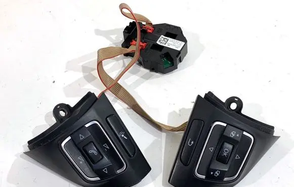 Volkswagen Jetta VI Steering wheel buttons/switches 