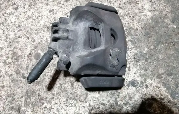 Peugeot 5008 Front brake caliper