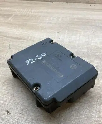 Volkswagen Golf V ABS Pump 1J0907379G