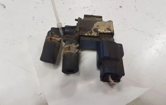 Nissan X-Trail T30 Vacuum valve FDBD100 0W6531