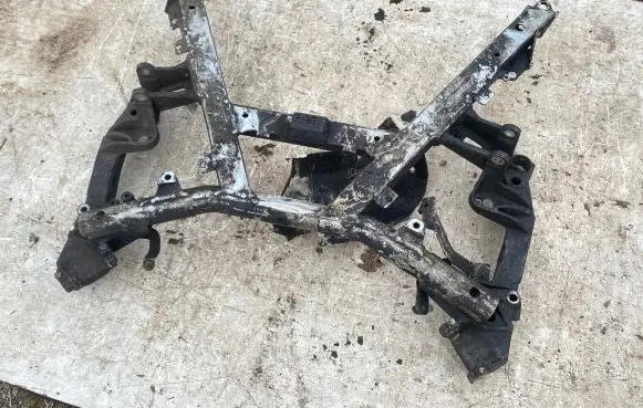 BMW 5 E39 Front subframe 1092867