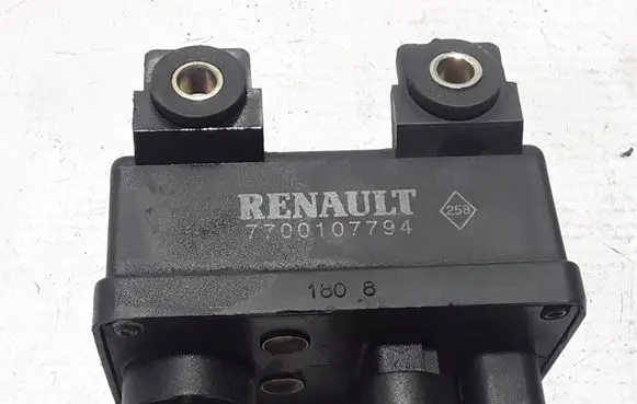 Volvo S40, V40 Glow plug pre-heat relay 7700107794