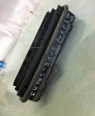 Nissan Juke II F16 Quarter panel pressure vent 8200213712c