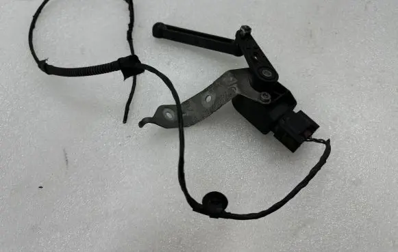Headlight/headlamp level sensor