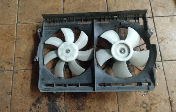 Toyota Corolla Verso AR10 Fan set 4227502520 163630G060