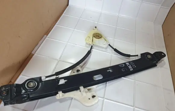 Seat Altea Rear window lifting mechanism without motor