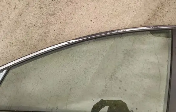 Mazda CX-7 Front door window glass four-door