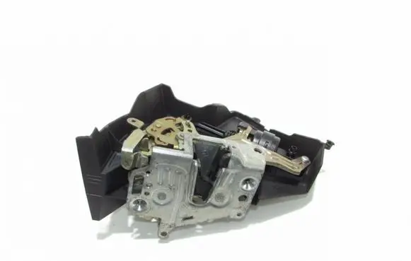 Mercedes-Benz C W204 Rear door lock 2027300535