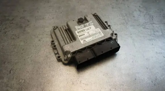Hyundai i40 Engine control unit/module 39120-2A209 0281018492