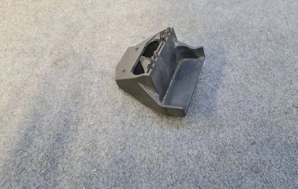 BMW 7 E38 Radiator mount bracket 1737707