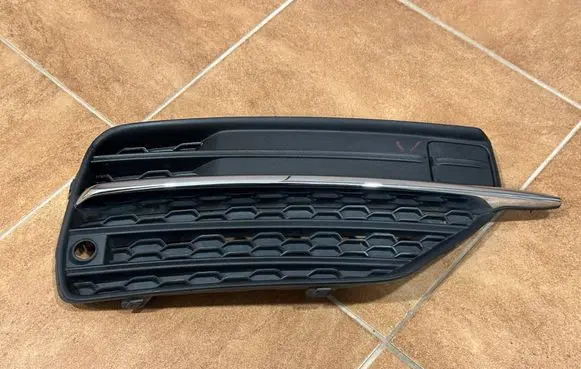 Volvo XC90 Front bumper lower grill 31383442