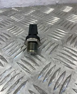 BMW 3 E90 E91 Fuel pressure sensor 0281002988