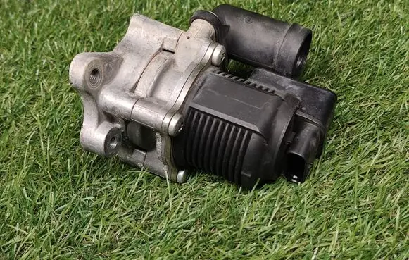 Volkswagen Jetta VI EGR valve 04E131097D 70151047