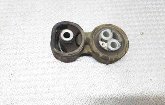 Honda FR-V Engine mount bracket