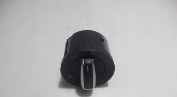 Volkswagen Golf VI Light switch