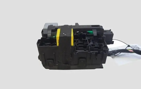 Peugeot 208 I Fuse module 9812661980