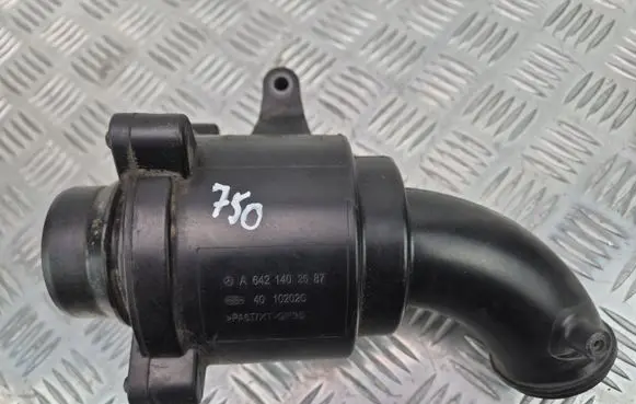 Mercedes-Benz R W251 Intake resonator A6421402587 4010202C