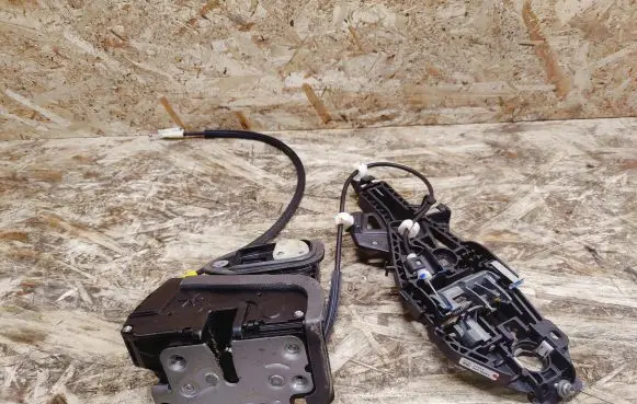 Cadillac XTS Front door lock 13592288