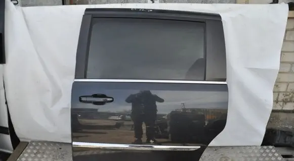 Chrysler Town u0026 Country V Rear door