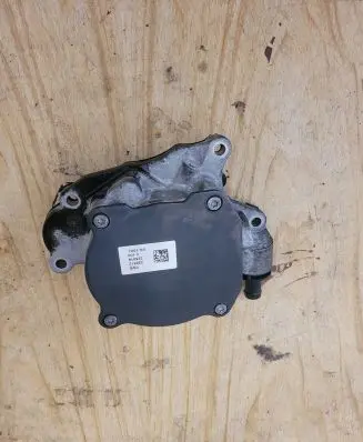 Volkswagen Golf VI Vacuum pump 03L445207