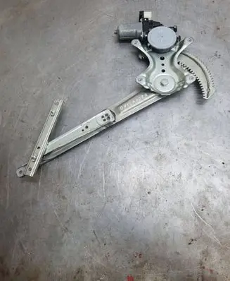 Mitsubishi Outlander Front door window regulator with motor 5713A383 5713A323