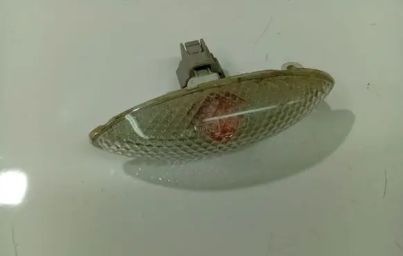 Toyota Yaris Front fender indicator light 