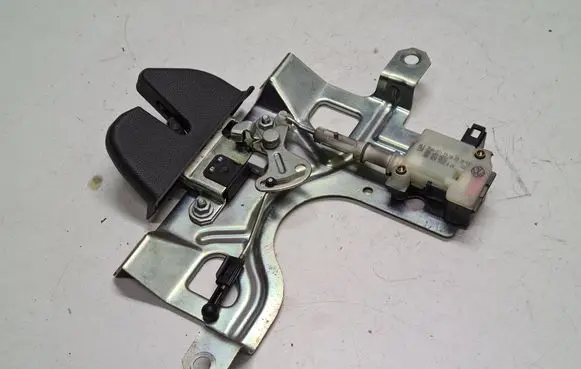 Loading door lock