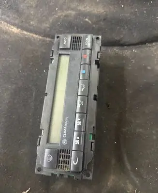 Volkswagen PASSAT B5 Climate control unit 3B1907044D