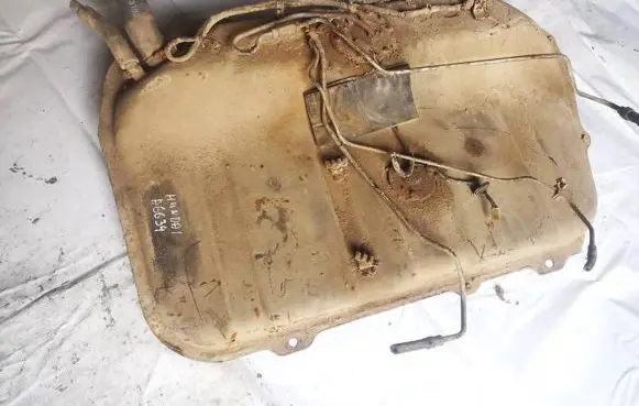 Hyundai Lantra I Fuel tank 