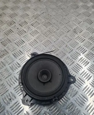 Nissan Juke I F15 Front door speaker
