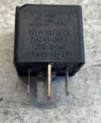 Volkswagen PASSAT B6 Other relay 7m0951253a