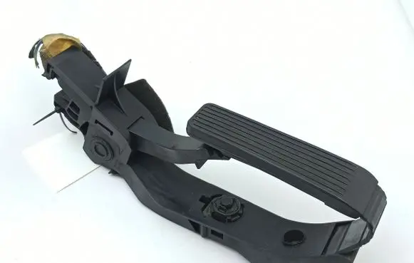 Mercedes-Benz E W211 Accelerator throttle pedal A2113000404
