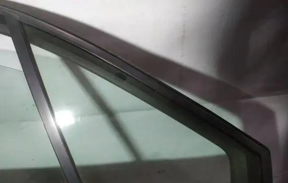 Renault Scenic II - Grand scenic II Front door vent window glass four-door as2